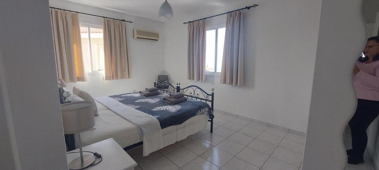 Spacious 2 Bedroom Apartment Peyia Exterior photo
